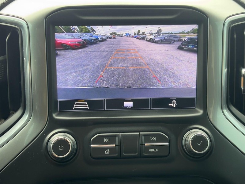 Chevrolet Silverado 1500 Vehicle Full-screen Gallery Image 22