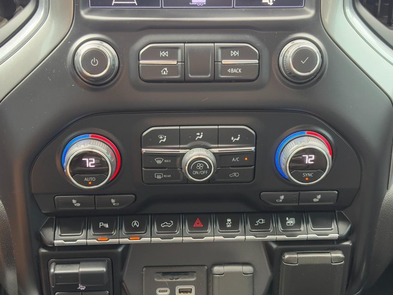 Chevrolet Silverado 1500 Vehicle Full-screen Gallery Image 23