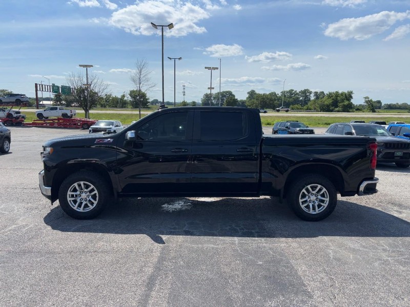 Chevrolet Silverado 1500 Vehicle Full-screen Gallery Image 2