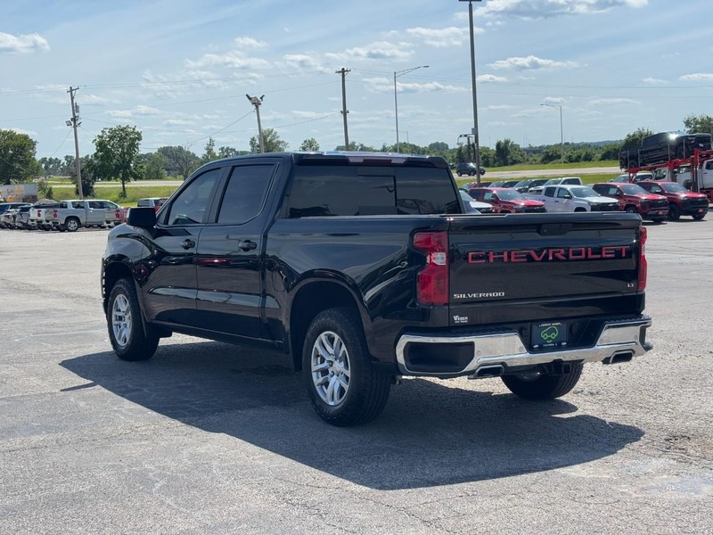 Chevrolet Silverado 1500 Vehicle Full-screen Gallery Image 3