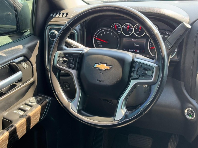 Chevrolet Silverado 1500 Vehicle Full-screen Gallery Image 12