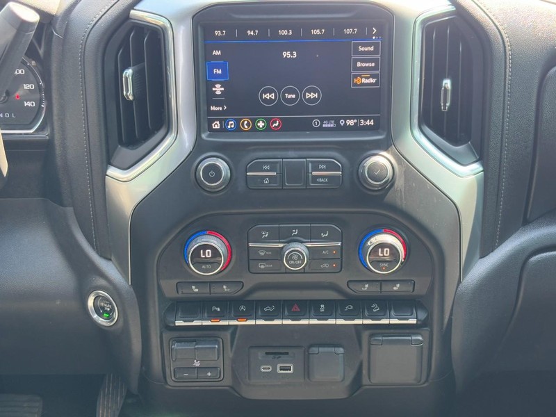 Chevrolet Silverado 1500 Vehicle Full-screen Gallery Image 13