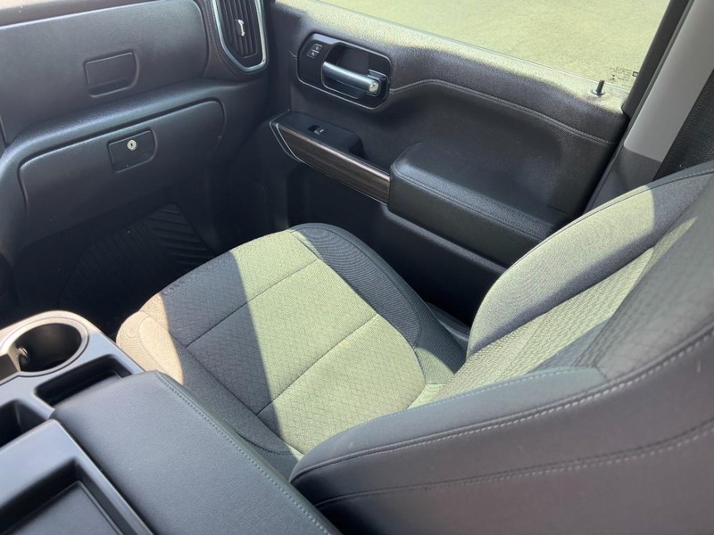 Chevrolet Silverado 1500 Vehicle Full-screen Gallery Image 14