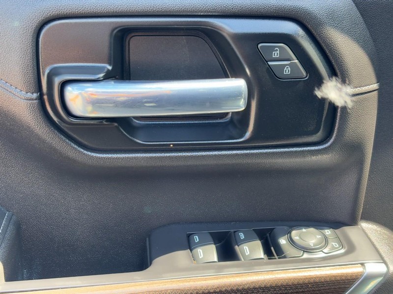 Chevrolet Silverado 1500 Vehicle Full-screen Gallery Image 16