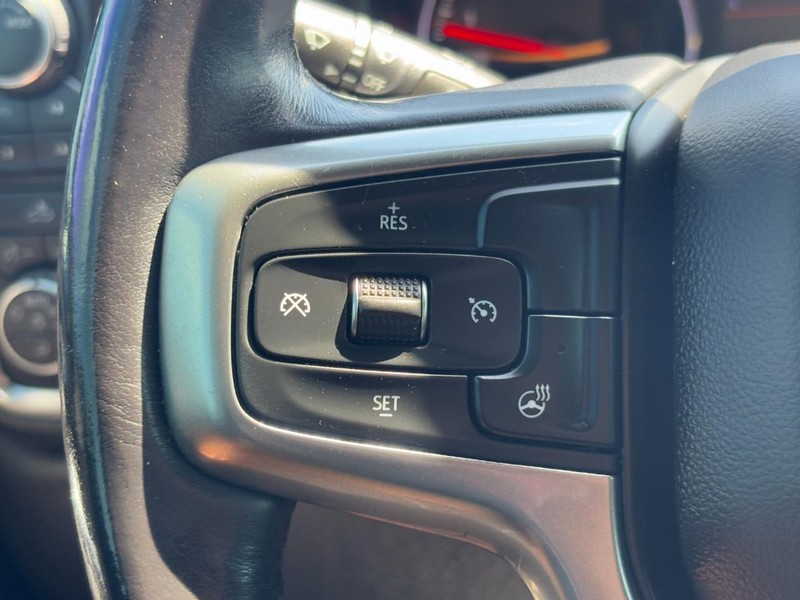 Chevrolet Silverado 1500 Vehicle Full-screen Gallery Image 17