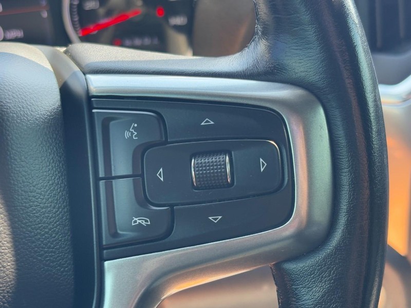 Chevrolet Silverado 1500 Vehicle Full-screen Gallery Image 18