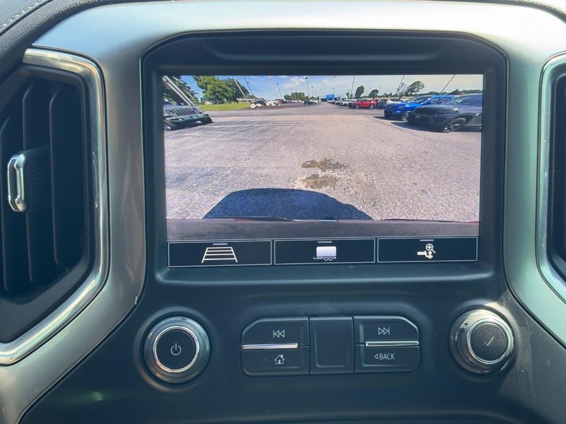 Chevrolet Silverado 1500 Vehicle Full-screen Gallery Image 21