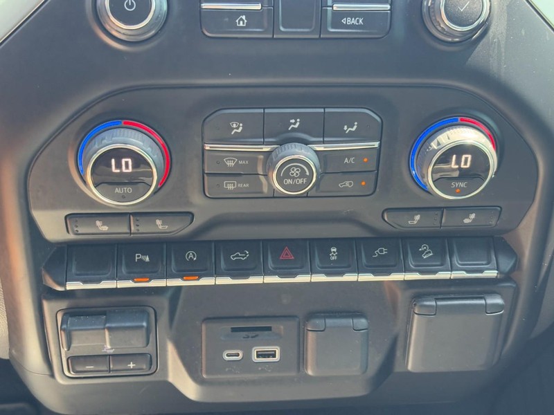 Chevrolet Silverado 1500 Vehicle Full-screen Gallery Image 22