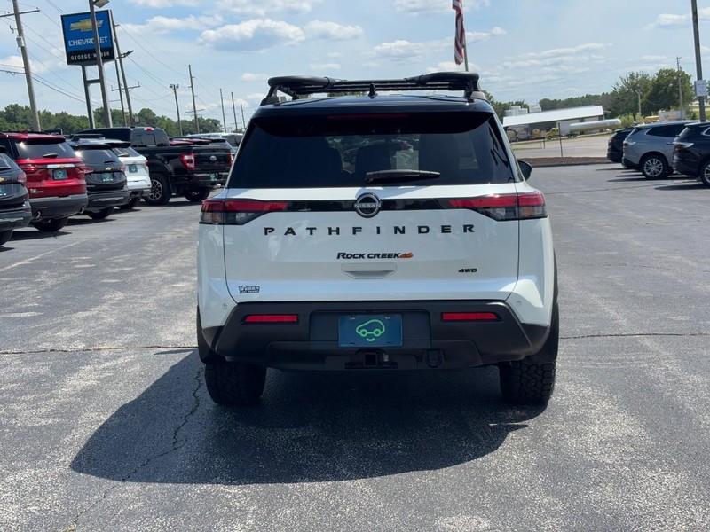Nissan Pathfinder Vehicle Full-screen Gallery Image 4