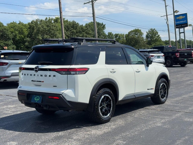 Nissan Pathfinder Vehicle Full-screen Gallery Image 5