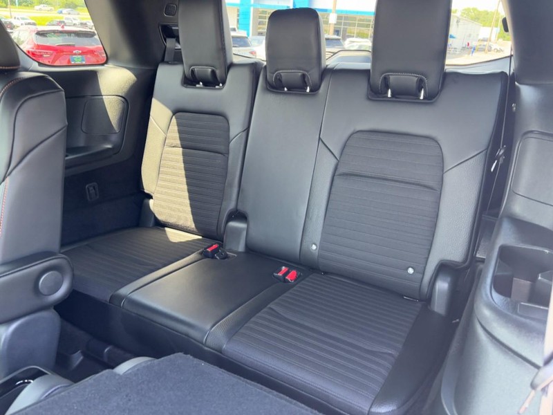 Nissan Pathfinder Vehicle Full-screen Gallery Image 10