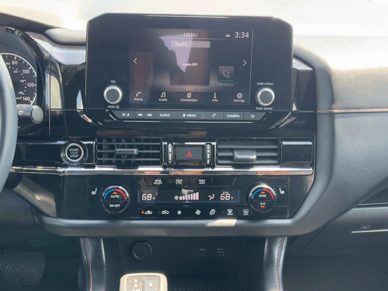Nissan Pathfinder Vehicle Full-screen Gallery Image 14