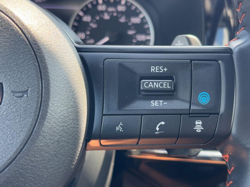 Nissan Pathfinder Vehicle Full-screen Gallery Image 19