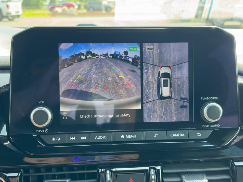 Nissan Pathfinder Vehicle Full-screen Gallery Image 22