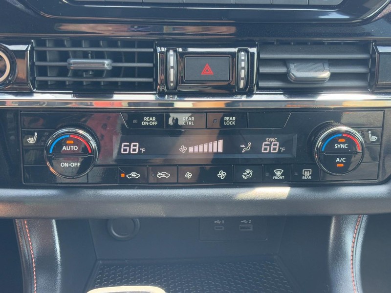 Nissan Pathfinder Vehicle Full-screen Gallery Image 23