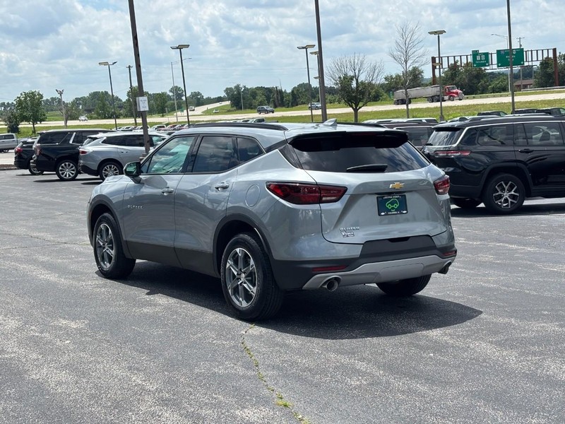 Chevrolet Blazer Vehicle Full-screen Gallery Image 3