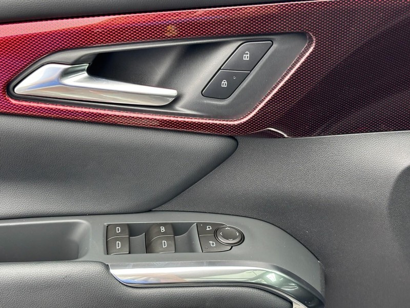 Chevrolet Traverse Vehicle Full-screen Gallery Image 12