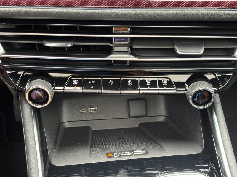 Chevrolet Traverse Vehicle Full-screen Gallery Image 19