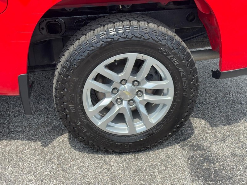 Chevrolet Silverado 1500 Vehicle Full-screen Gallery Image 9