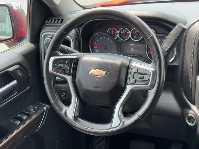 Chevrolet Silverado 1500 Vehicle Full-screen Gallery Image 12