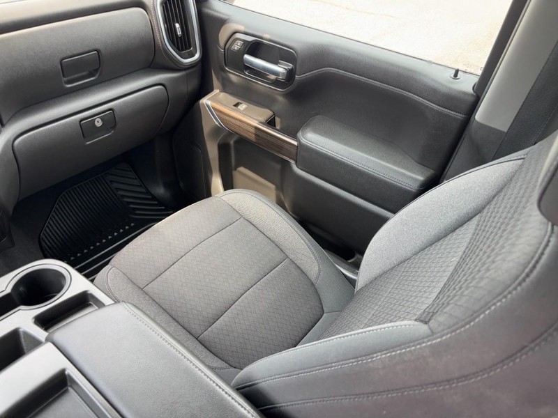 Chevrolet Silverado 1500 Vehicle Full-screen Gallery Image 14