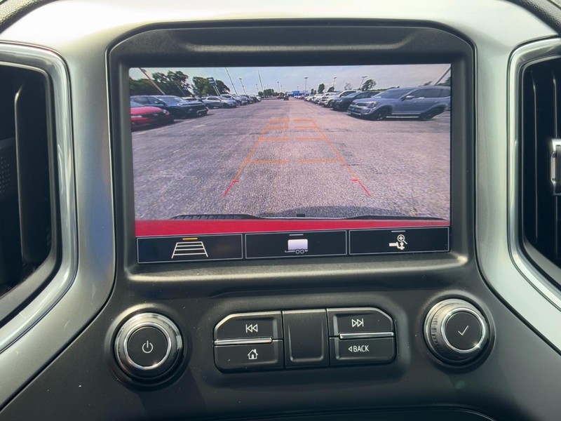 Chevrolet Silverado 1500 Vehicle Full-screen Gallery Image 21