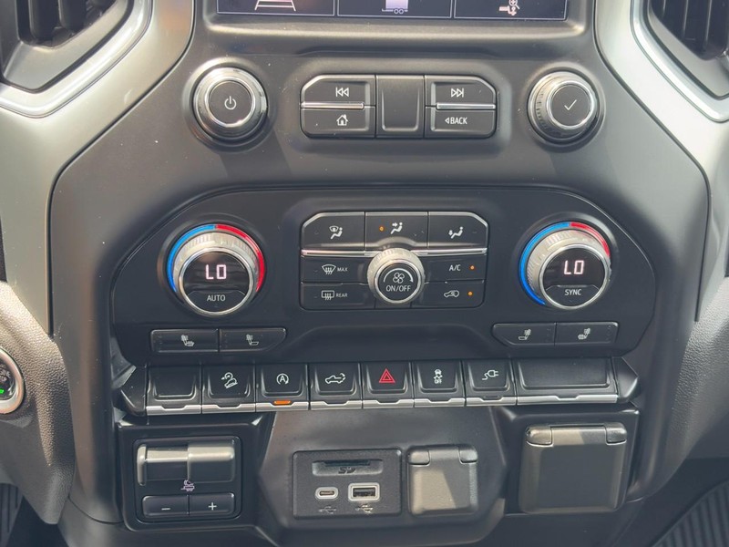 Chevrolet Silverado 1500 Vehicle Full-screen Gallery Image 22