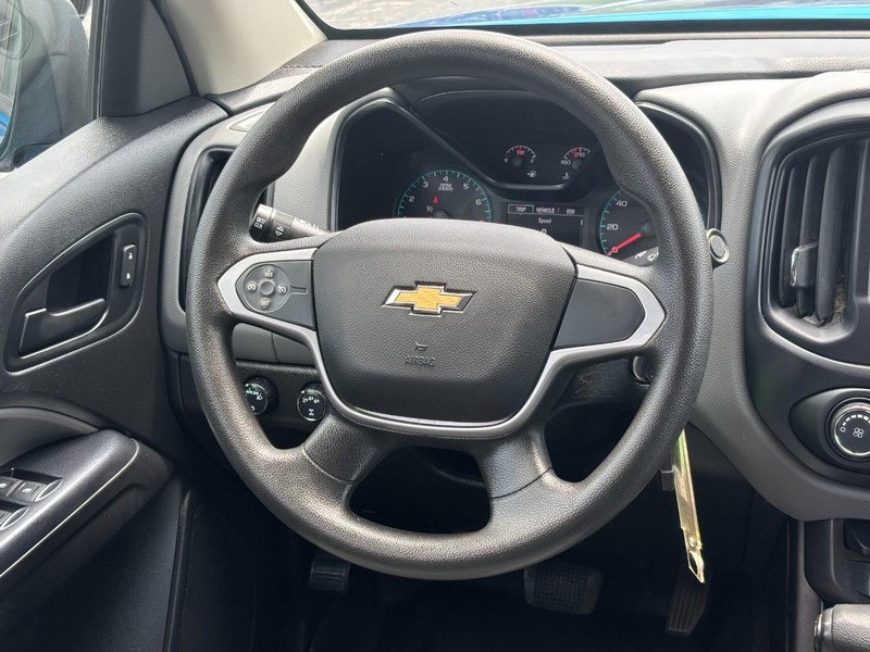Chevrolet Colorado Vehicle Full-screen Gallery Image 12