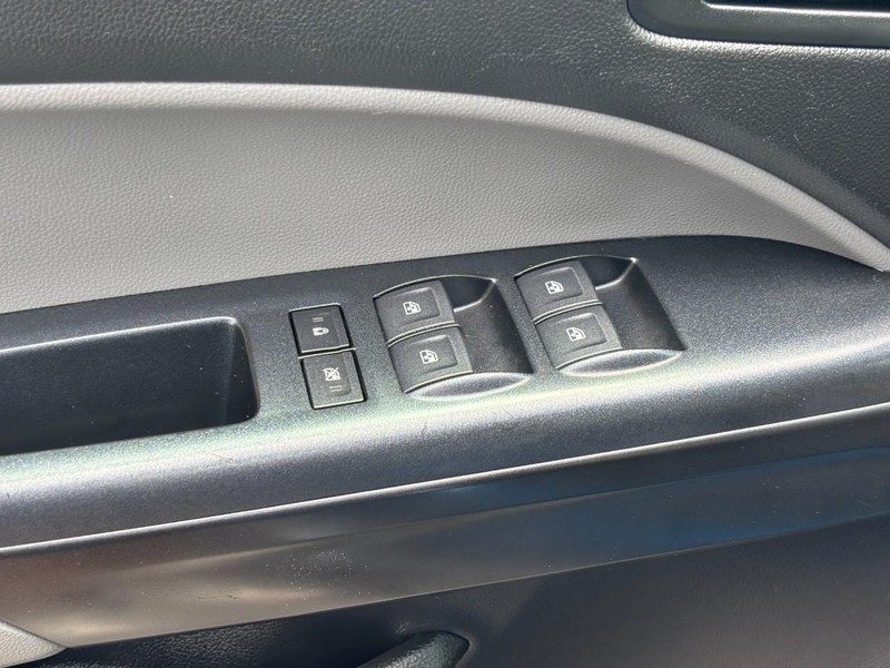 Chevrolet Colorado Vehicle Full-screen Gallery Image 16
