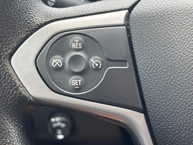 Chevrolet Colorado Vehicle Full-screen Gallery Image 18