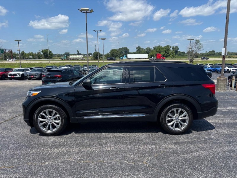 Ford Explorer Vehicle Full-screen Gallery Image 2