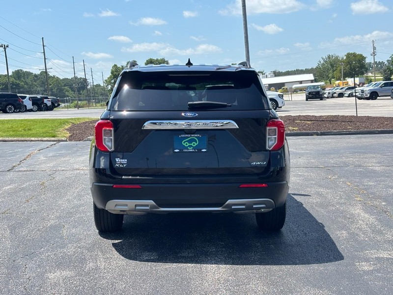 Ford Explorer Vehicle Full-screen Gallery Image 4