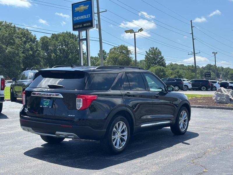 Ford Explorer Vehicle Full-screen Gallery Image 5
