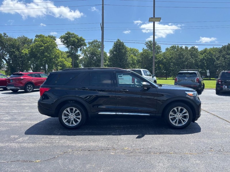 Ford Explorer Vehicle Full-screen Gallery Image 6