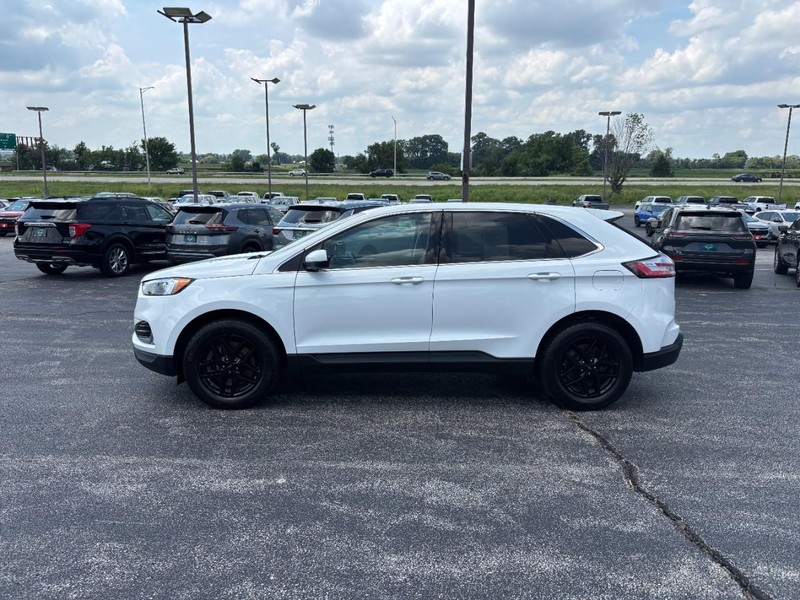 Ford Edge Vehicle Full-screen Gallery Image 2