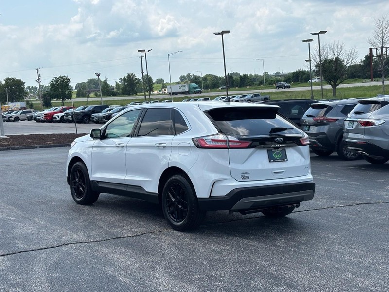 Ford Edge Vehicle Full-screen Gallery Image 3