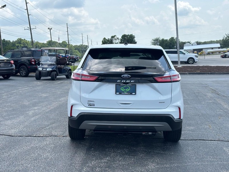 Ford Edge Vehicle Full-screen Gallery Image 4