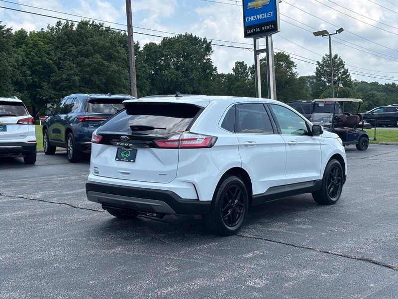 Ford Edge Vehicle Full-screen Gallery Image 5
