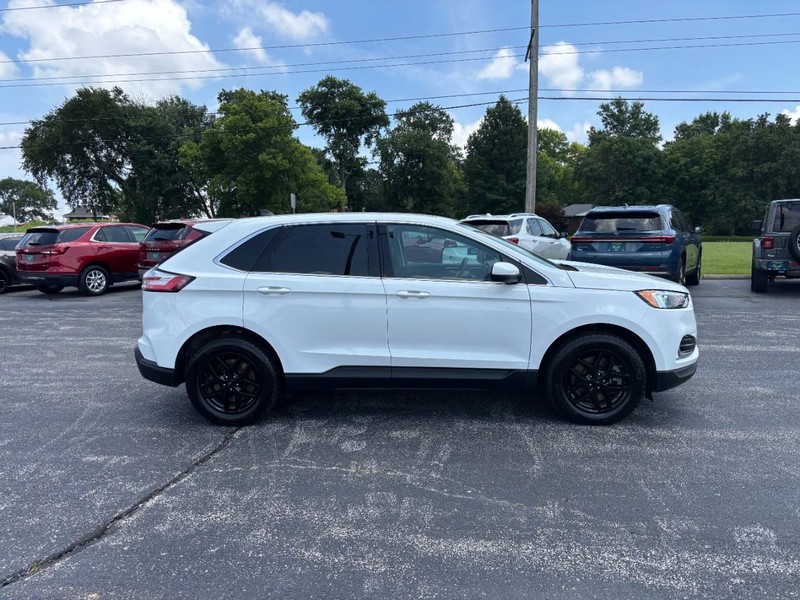 Ford Edge Vehicle Full-screen Gallery Image 6