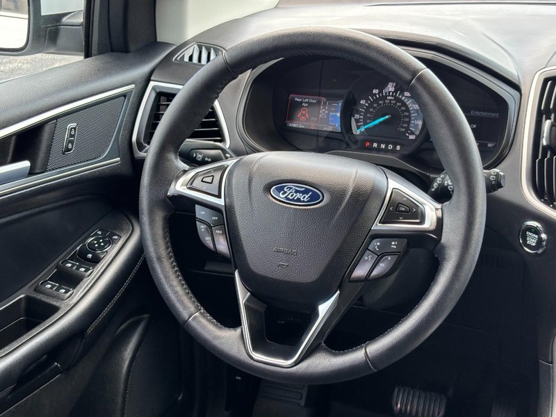Ford Edge Vehicle Full-screen Gallery Image 12