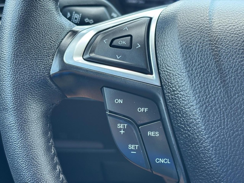 Ford Edge Vehicle Full-screen Gallery Image 17