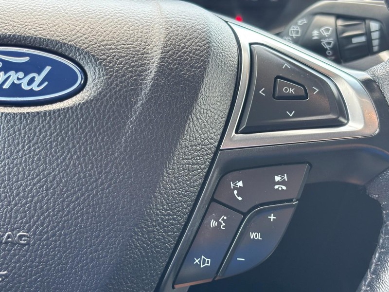 Ford Edge Vehicle Full-screen Gallery Image 18
