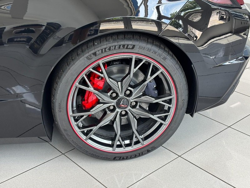 Chevrolet Corvette Vehicle Full-screen Gallery Image 4