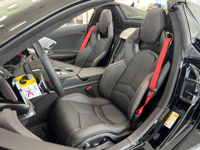 Chevrolet Corvette Vehicle Full-screen Gallery Image 5