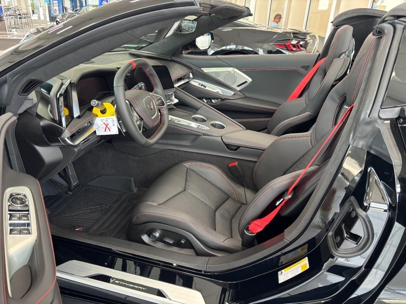 Chevrolet Corvette Vehicle Full-screen Gallery Image 6