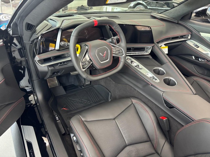 Chevrolet Corvette Vehicle Full-screen Gallery Image 7