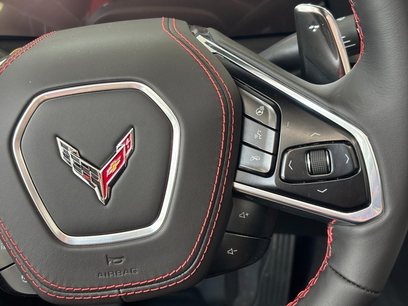Chevrolet Corvette Vehicle Full-screen Gallery Image 11