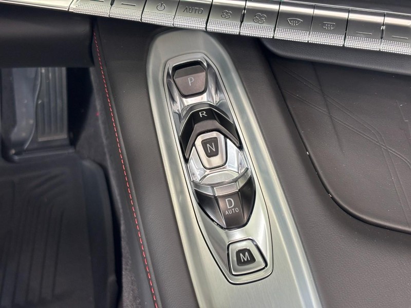 Chevrolet Corvette Vehicle Full-screen Gallery Image 15