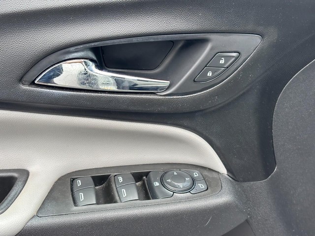 2020 Chevrolet Equinox LS - Photo 16
