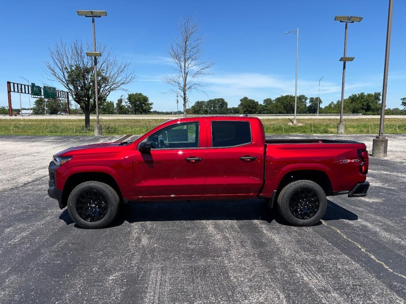 Chevrolet Colorado Vehicle Full-screen Gallery Image 2